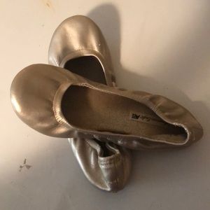Gold ballet flats!